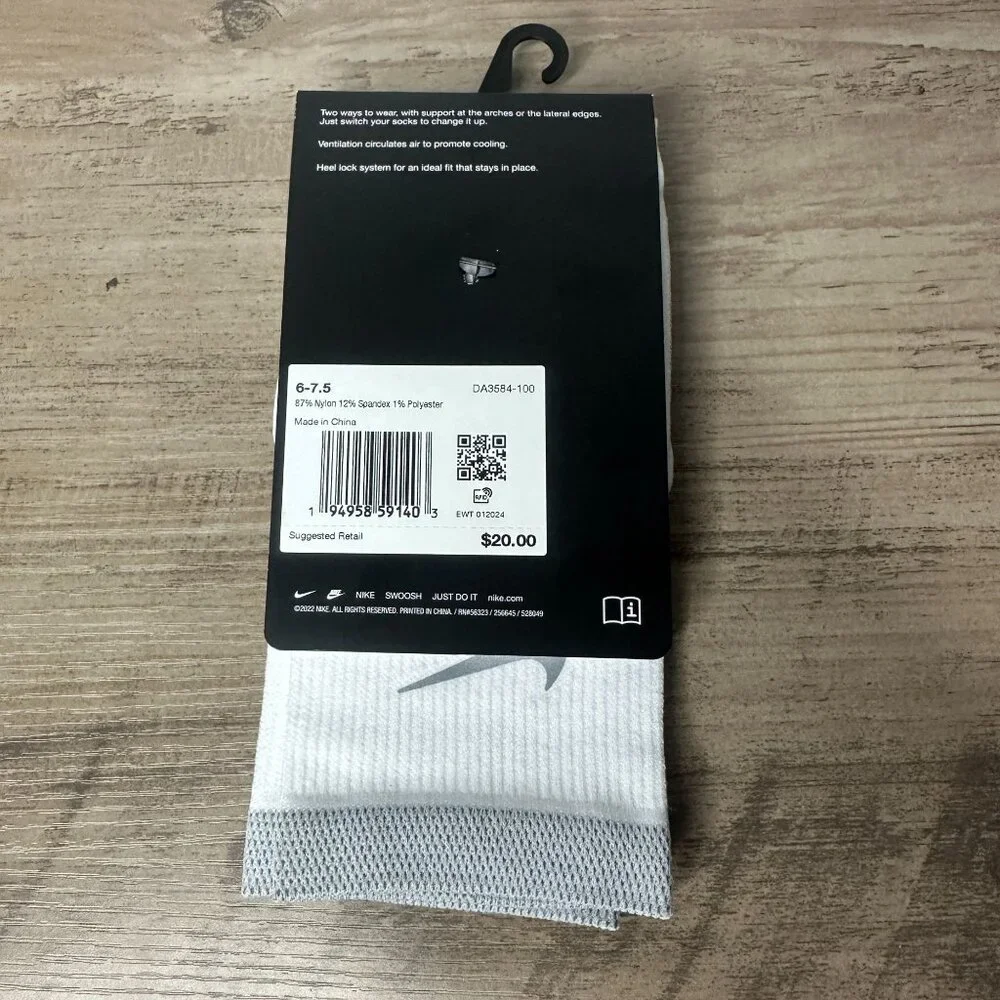 NWT Nike Unisex Spark Dri-FIT Running Crew Socks White Size Small (DA3584-100)